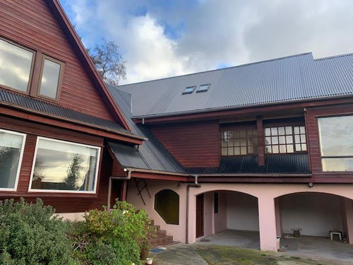 Casa En Venta De 5 Dorm. En Puerto Varas