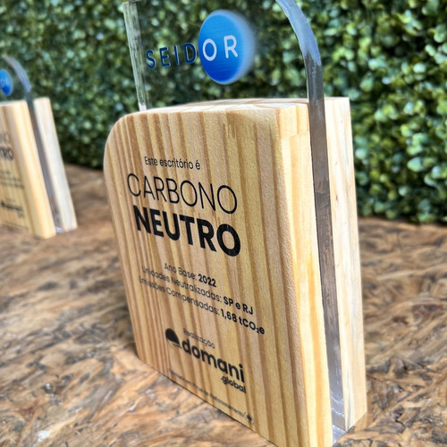 Troféu Tricamada Pinus/acrílico Sustentável - Personalizado