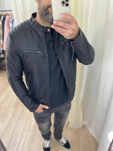 Imagen 7 de 8 de Campera De Cuero Pu Con Costuras Hombre The Big Shop
