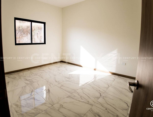 Casa En Venta En Asturias L, Chihuahua, Chih.