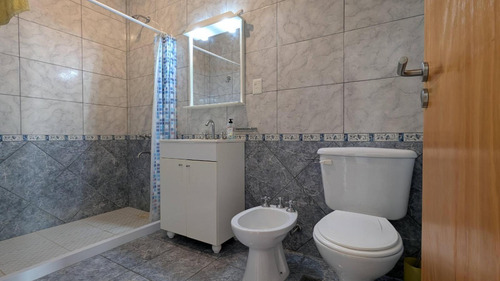 Casa En Venta - 3 Dormitorios 2 Baños - 238mts2 - Roque Perez
