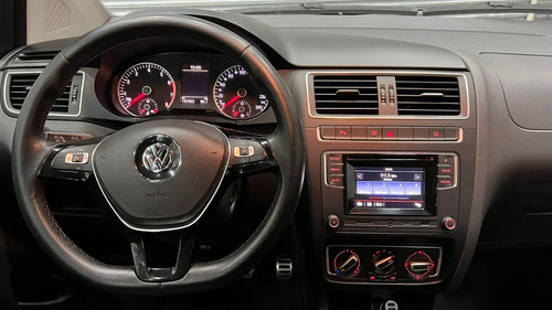 Imagem 8 de 16 de Volkswagen Fox 1.6 Highline 2017