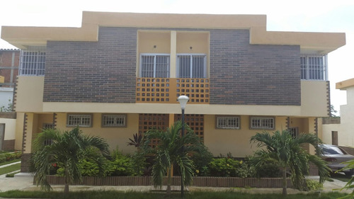 Town House  En El Conjunto Residencial Mocoties-9, Tucacas   Plth-302