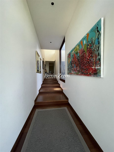 Casa En Venta De 5 Dorm. En Lo Barnechea Valle Escondido