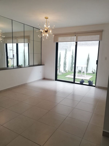 Imagen 3 de 30 de Se Vende Casa Entre El Refugio Y Zibata, Equipada De Super L