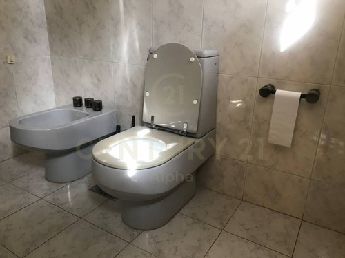 Imagen 9 de 30 de Excepcional Residencia Con Hermoso Parque En Atlantida.