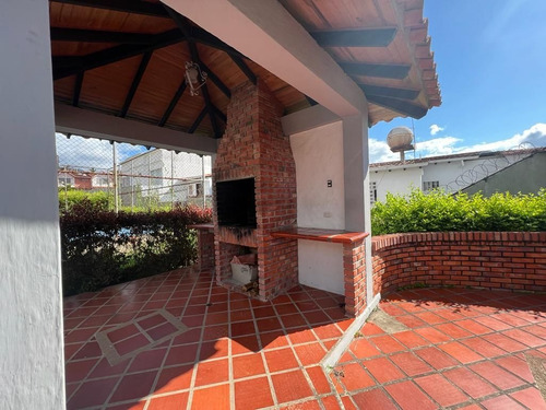 Imagen 2 de 20 de Casa En Urb. Villa San Rafael. Adlz