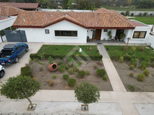 Casa En Venta De 4 Dorm. En Maipú