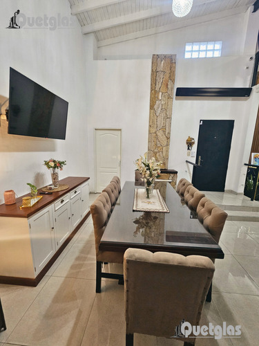 Venta Casa De 4 Ambientes, Con Garaje, Piscina Y Quincho Ap