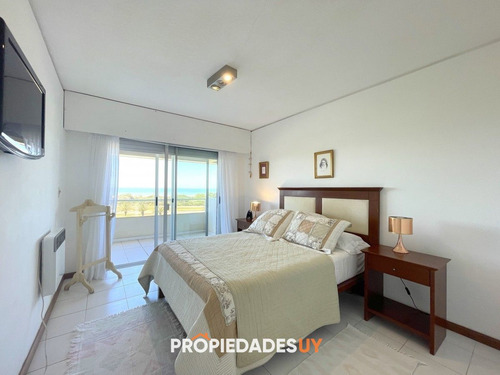 Excelente Precio, Dpto. En Primera Linea De Playa Brava - 3 Dorm. + Dependencia