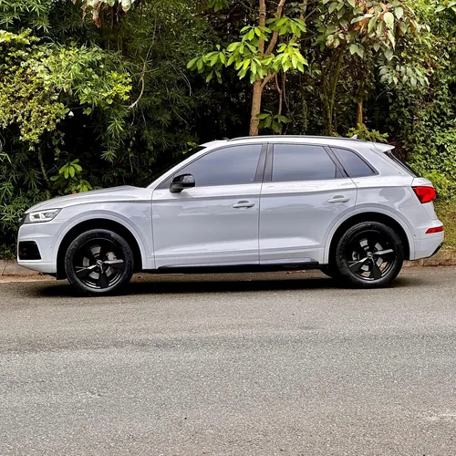 Audi Q5 TFSI QUATTRO BLACK