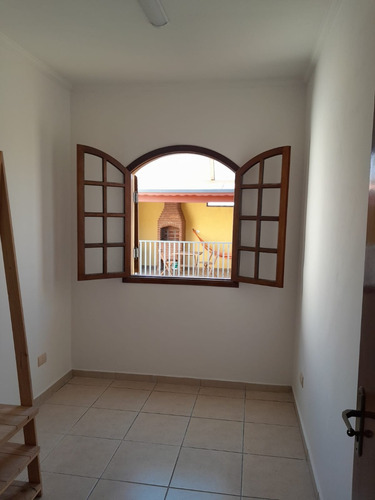 Sobrado Com Jardim E Area De Lazer
