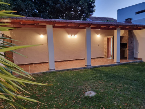 Casa Esquina En B° San Carlos