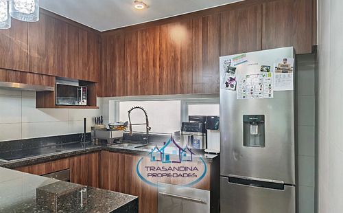 Vende Casa Amoblada 3d 4b 2e - Sector Peñalolén - Santiago