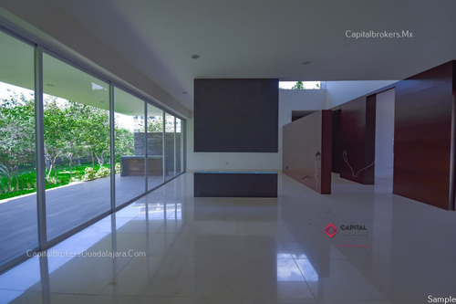 Imagen 13 de 30 de Casa De Lujo Nueva Con Amplio Jardin En Reserva Real