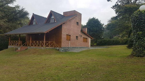 Chalet 4 Amb En Sierra De Los Padres - Gran Parque Con Piscina - Quincho - Garage