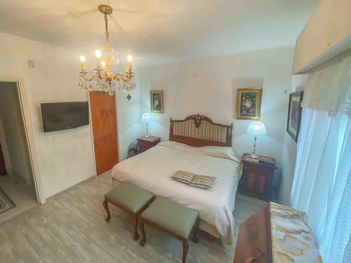 Imagen 14 de 25 de Venta Casa Caseros Centro 5 Amb Pileta 2 Cocheras