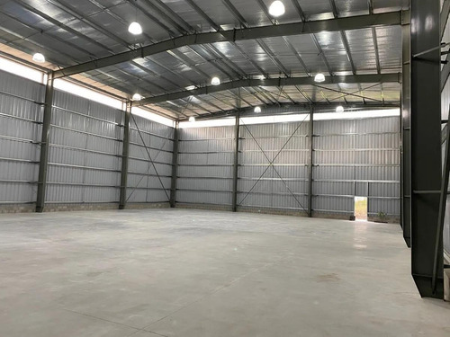 Imagen 3 de 14 de Excelente Galpón En Alquiler - Predio Cerrado Con Seguridad Y Servicios
