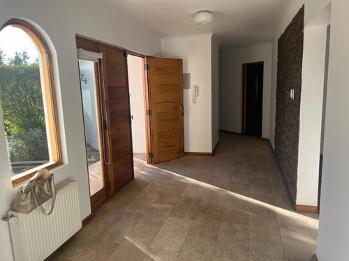 Arriendo Parcela C/ Casa Funcional En Condom. De Buen Nivel
