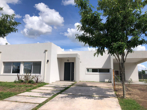 Casa En Venta En San Ramon, Pilar Del Este