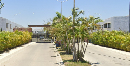 Casa En Remate Bancario En C. Federación, Los Tamarindos, Ixtapa, Jal., México (60% Descuento, Excelente Plusvalía) ¡gran Oportunidad De Inversión! - Sk12
