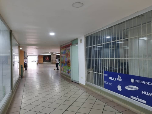 Imagen 13 de 17 de Pieranyela Rodriguez Vende Local Comercial En El C.c. Paseo Las Industrias C-4533