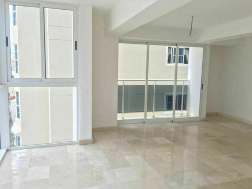 Venta De Penthouse En Serralles, 3 Niveles Y 3 Dormitorios.