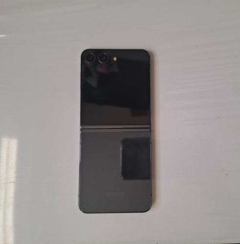 Celular Samsung Galaxy Z Flip 5 (Nuevo con caja abierta)