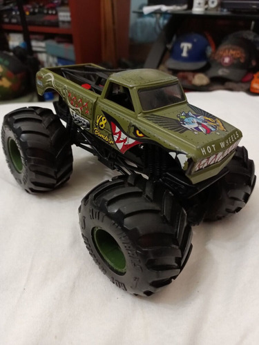 V8 Bomber Monster Trucks Oversized Hotwheels
