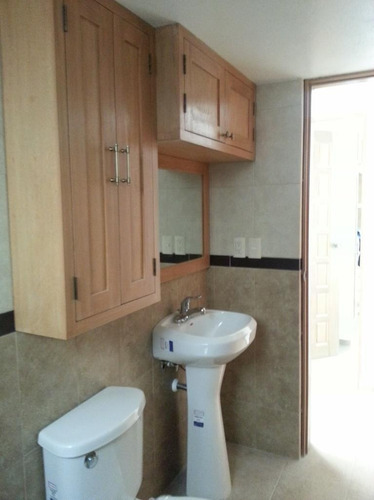 Depto. En Excelentes Condiciones, Totalmente Remodelado, Cerca Cu, Plaza Oasis