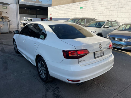 Volkswagen Jetta 2.0 Live Mt