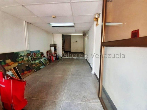 31m2, En Venta Excelente Local Comercial De 31 Metros Cuadrados, A Pocos Metros Del Sambil La Candelaria, Mls#23-12565