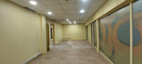 Gran Local En Av. Andrés Bello | Ubicación Privile...