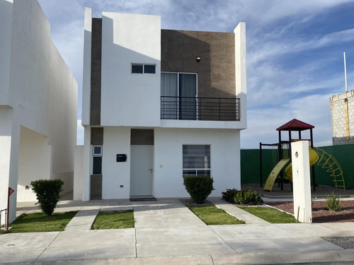 Casa En Venta En Paseo Aurea