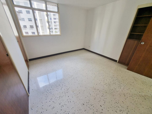 Los Palos Grandes Se Vende Apto Para Remodelar De 157 Mts P7l