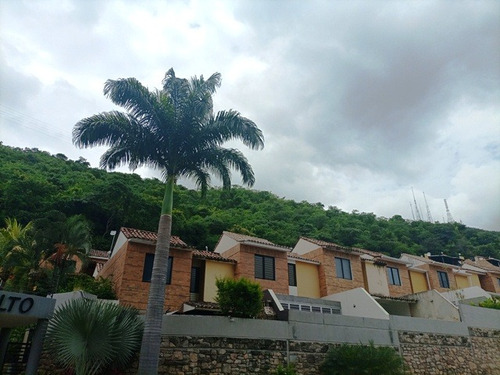 Nestor Y Vanessa Vende Townhouse En Lomas Del Este Foth-425