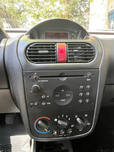 Imagen 10 de 15 de Chevrolet Corsa 2005 1.8 Gl Pack 2