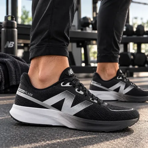 Tênis Masculino Dynasoft Flash V7 New Balance Preto/prata Liso 40