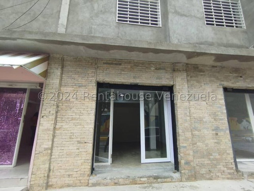 Karen García Alquila Local Comercial De 28 Mts2 A Pie De Calle Al Este De Barquisimeto, Con Un Espacio Ideal Para Establecer Un Negocio De Ventas O De Servicios, Alto Tráfico Vehicular Y Peatonal.