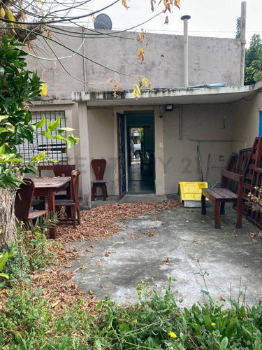 Imagen 5 de 8 de Casa De 2 Dormitorios Con Patio En Venta En La Plata