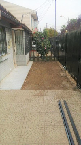 Casa En Venta De 3 Dorm. En Maipú