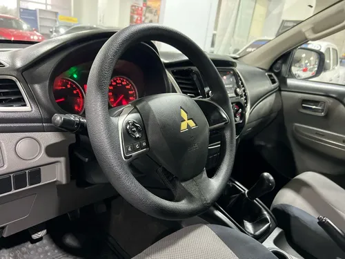 Mitsubishi L200 2.4 Cabina Doble 4x2 Mt