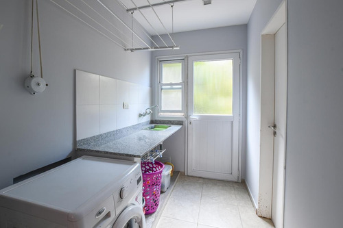Imagen 10 de 30 de Casa De 4 Dormitorios En Venta Con Piscina En Barrio Cerrado Aldea Fisherton