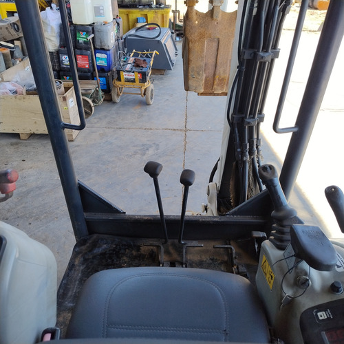 Mini Escavadeira Bobcat 325 Ano 2011