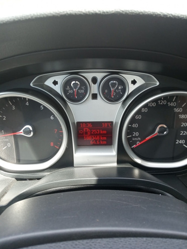 Ford Focus Ghia 2.0