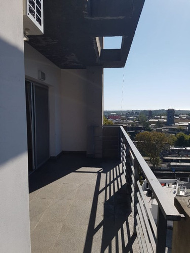 Departamento Piso 3 Ambientes Mas Escritorio Y Cochera Doble En Bernal Centro