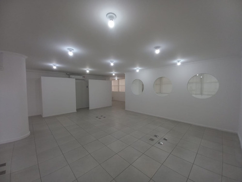 Excelente Sala Comercial Próxima Ao Metrô República, Na Av. Ipiranga 318, Com 148 M2 Mais 33,26 M2 De Área Comum. Imóvel Conta 7 Ares-condicionados, 4 Elevadores, 3 Banheiros, Segurança No Condomínio