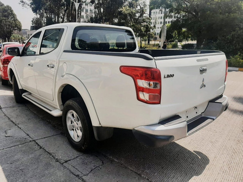 Imagen 4 de 6 de Mitsubishi L200 2018 2.4 Cabina Doble 4x2 Mt