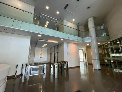 Venta/arriendo Oficina Av. El Salto Huechuraba Id 52.209-lin