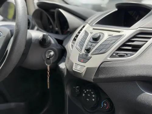 Ford Fiesta 1.6 Hatchback Automática